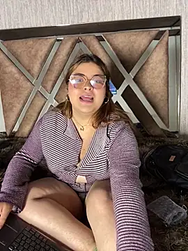 ZoeBennett_Pink webcam