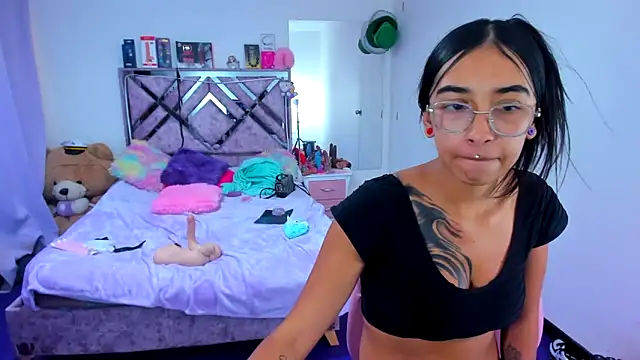 Live sex cam of Luna_Analya