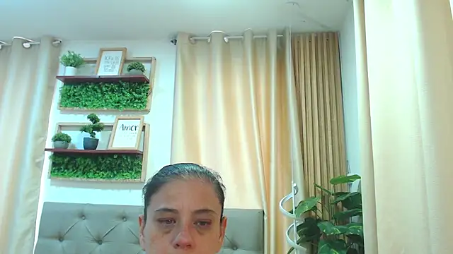sasi_luna - Sasi_luna's free webcam
