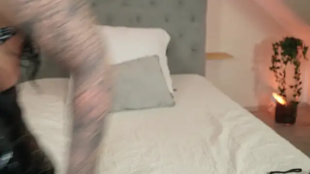 hotmilfbitch - Hotmilfbitch's free webcam - UK Sex Cams
