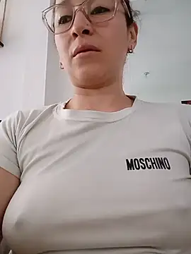 emilypoppy3 - Emilypoppy3's free webcam - UK Sex Cams