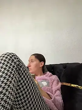 Emi_RoseMaus webcam