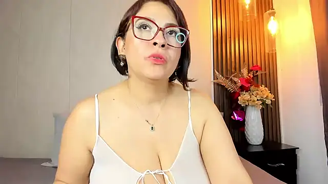 meggan_moree - Meggan_Moree's free webcam - UK Sex Cams
