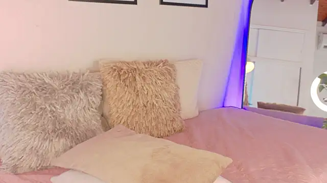 Arianabromw webcam