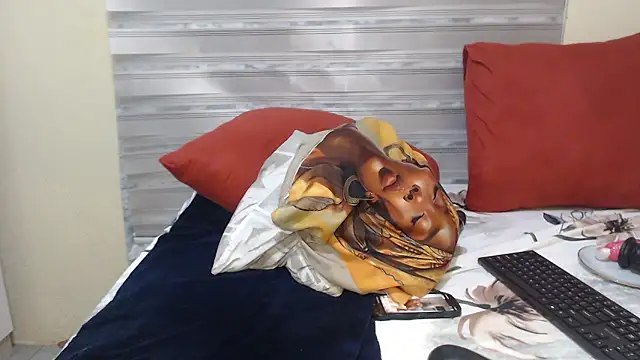 Foxybrownxx1 webcam
