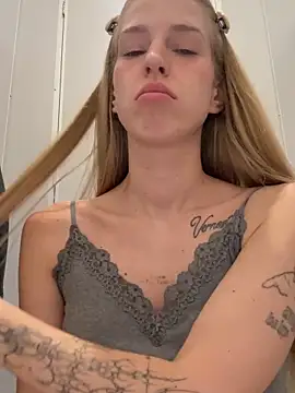 kira_mia webcam
