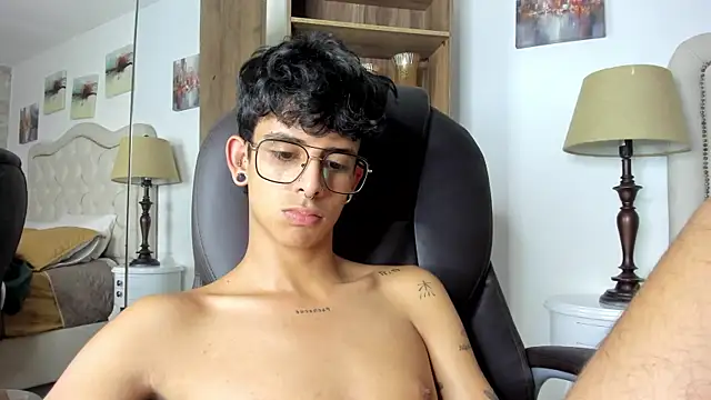ibratxandy (Ask my age) - two fingers in my ass and cum show