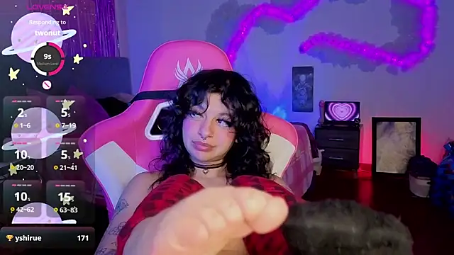 larah_uwu webcam