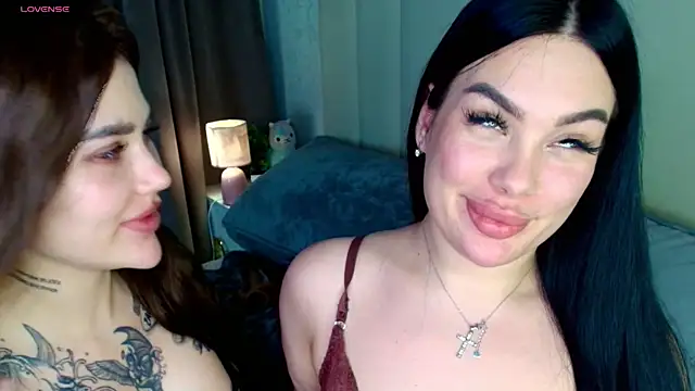 katerine_monroe (Ask my age) - naked with my girlfriend