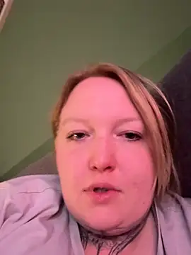 lolaaxxx13 - Lolaaxxx13's free webcam - UK Sex Cams