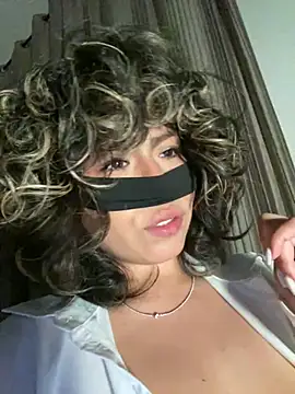 nenalayla (F young) - 2 dita pussy