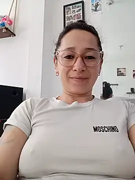 emilypoppy3 - Emilypoppy3's free webcam - UK Sex Cams