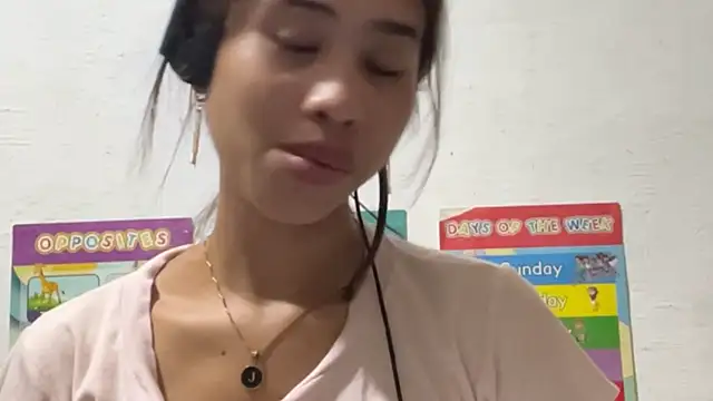 myrlku - MyrlKu's free webcam - UK Sex Cams