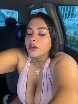 nahomy_firee - Nahomy_firee's free webcam - UK Sex Cams