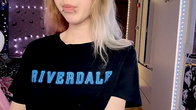 jerrieberry - Jerrieberry's free webcam - UK Sex Cams