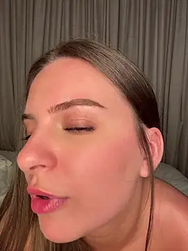 juliakhaleesii - Juliakhaleesii's free webcam - UK Sex Cams