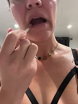 cutebrowneyes_ - Cutebrowneyes_'s free webcam - UK Sex Cams