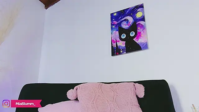 miiablumm_ - MiiaBlumm_'s free webcam - UK Sex Cams