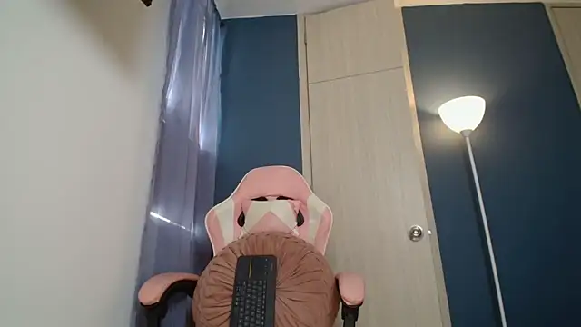 emmily_forev3r webcam