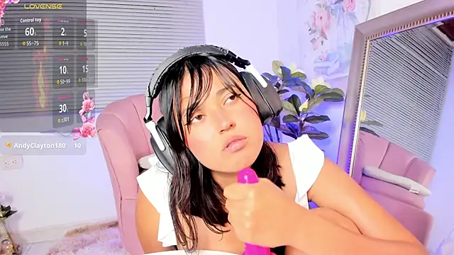 mia_jonnes18 - Mia_jonnes18's free webcam - UK Sex Cams