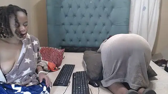 essencelovers - EssenceLovers's free webcam - UK Sex Cams