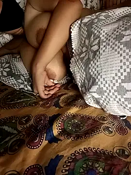 charu1999 (Ask my age) - Milk from nipples