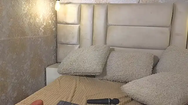 EmilyQueen3x webcam