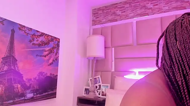 ShaniaBrownn webcam