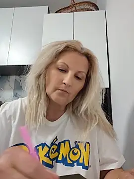 Divineblond webcam