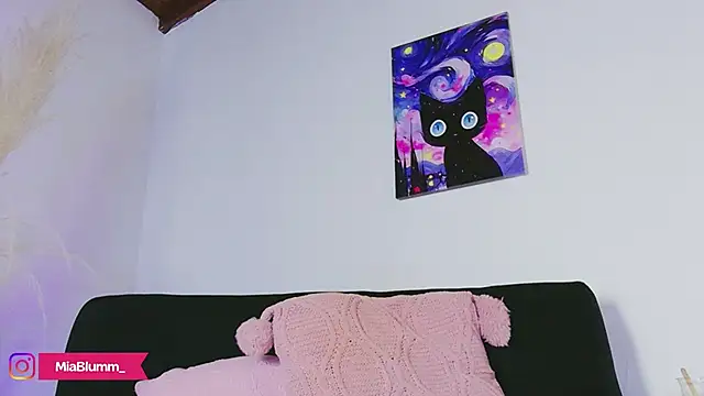 miiablumm_ - MiiaBlumm_'s free webcam - UK Sex Cams