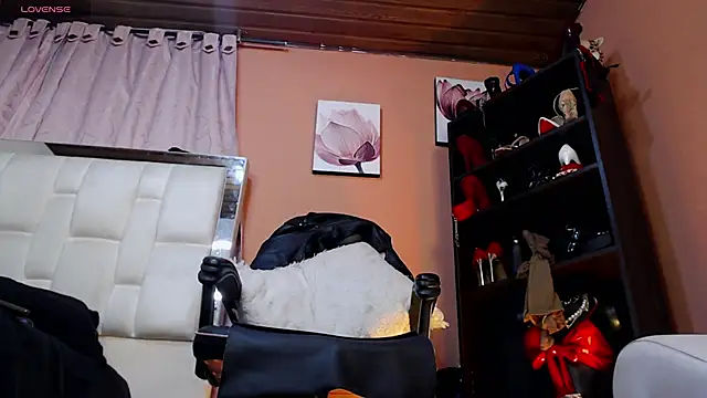 liataylorr (F mature) - show tits