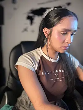 isabella-teen (F teen) - take off my shirt🍒