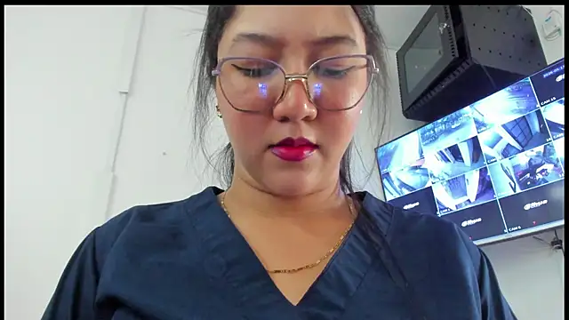 chloe_thomsoon_ (F young) - SHOW TITS N MY OFFICE
