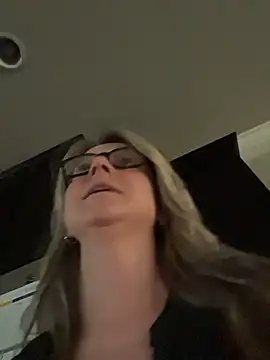 vivian_mayxxx (F milf) - 💦SQUIRT 💦Last Tipper gets 5 Videos