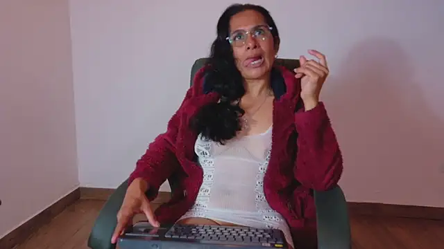 vanessa_7_ - Vanessa_7_'s free webcam - UK Sex Cams