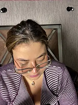 ZoeBennett_Pink webcam