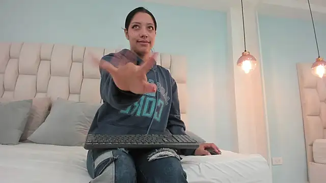 vayra_moon webcam