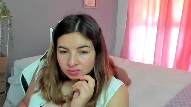 __emma__11__lecat_ - __Emma__11__Lecat_'s free webcam - UK Sex Cams