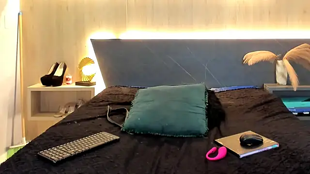 LorenaVarga webcam