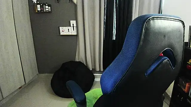 charlott__v - Charlott__V's free webcam - UK Sex Cams