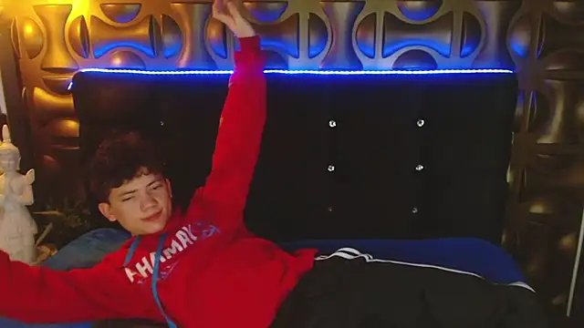 cruz_dante (Ask my age) - CUMING IN PUBLIC