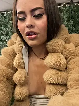 Cloe_pink1 webcam
