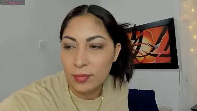 Lauralove_69 webcam