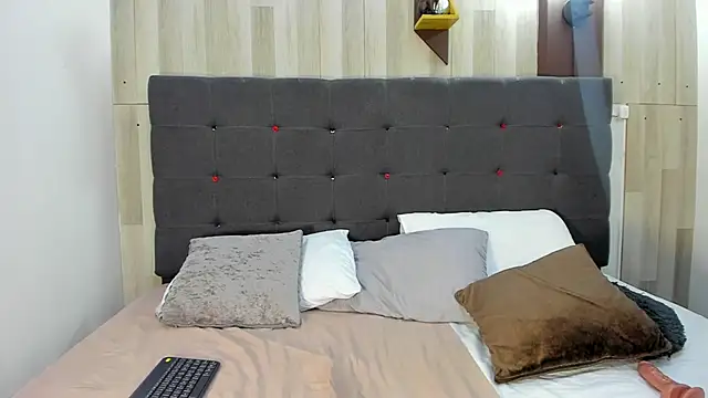 gabyrouge - GabyRouge's free webcam - UK Sex Cams
