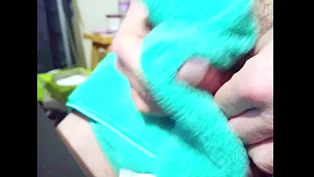 hairyuncut00 - Hairyuncut00's free webcam - UK Sex Cams