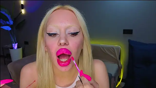 luna_beverly - Luna_Beverly's free webcam - UK Sex Cams