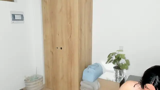 naomimoore828 - Naomimoore828's free webcam - UK Sex Cams