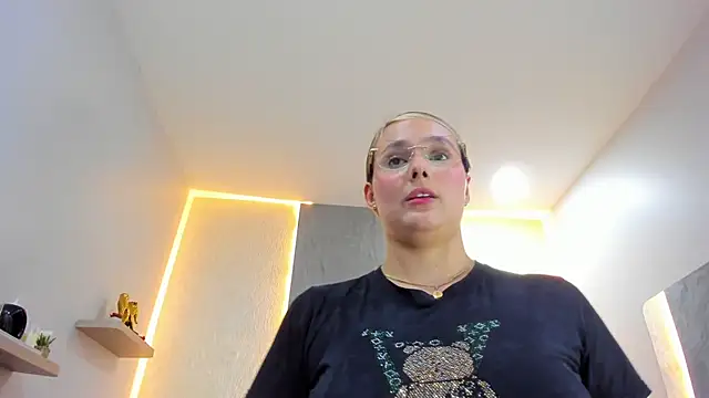 Emmaa_white_