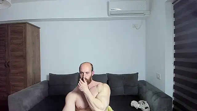zkkblitz (Ask my age) - Cum at goal !!!