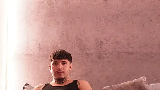 nicky_and_blake (Ask my age) - show ass in doggy